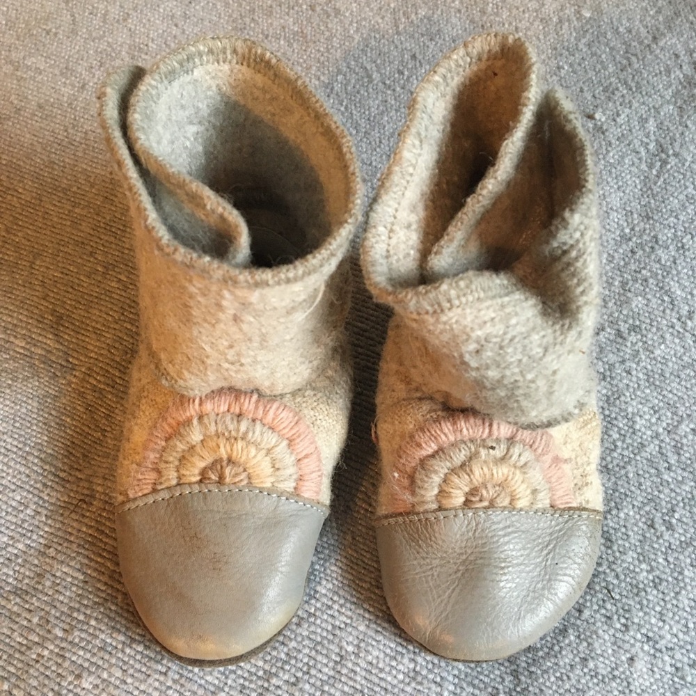 Wool slippers with rainbow 🌈